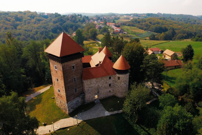 Stari grad Dubovac (Dvorac Dubovac), Croatia